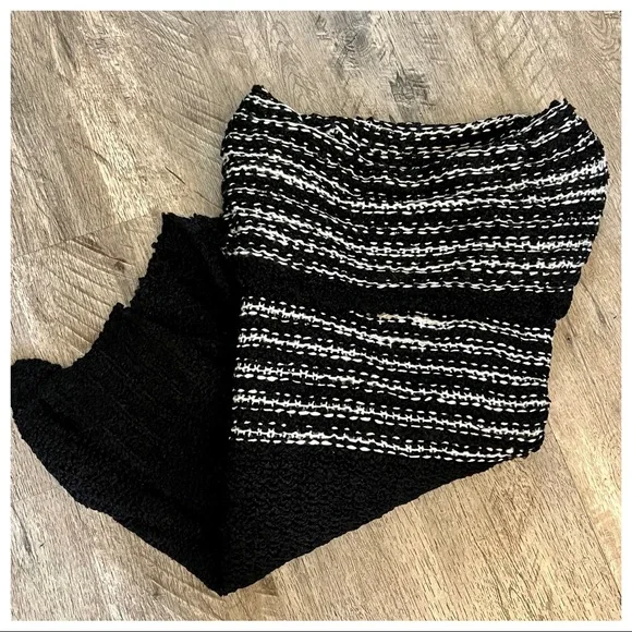 Gorgeous Off the Shoulder stripe color block oversized knit sweater - Picture 3 of 4